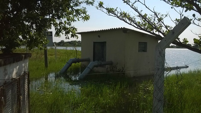 Local onde está o motor que aciona a bomba responsável pela distribuição das águas das lagoas