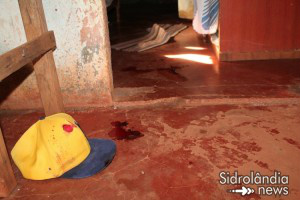 Foto: José Pereira/Sidrolândia NewssVítima foi encontrada caída entre o quarto e a varanda da residência