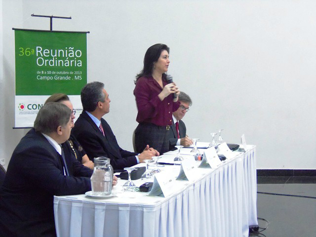 A governadora em exercício, Simone Tebet, compareceu à abertura da reunião.Foto: Assessoria