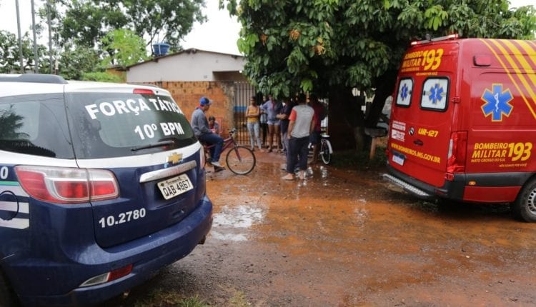 Rapaz foi morto a tiros (Foto: Leonardo de França, Midiamax)