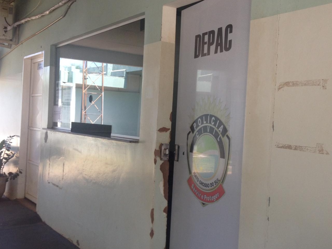 Caso foi registrado na madrugada desta segunda-feira (27) na Delegacia de Pronto Atendimento Comunitário. Foto: Rádio Caçula