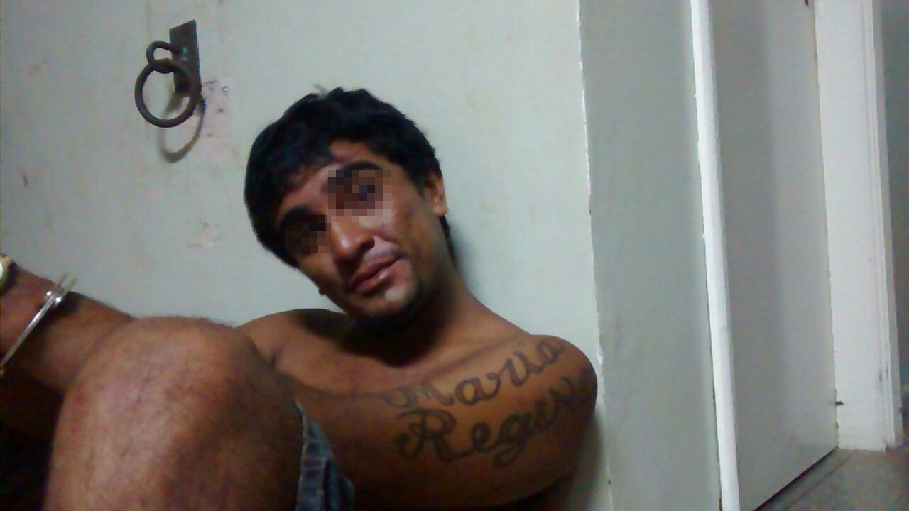 Sobre influência de crack bateu nos policiais e apedrejou pessoas (Foto:Rádio Caçula)