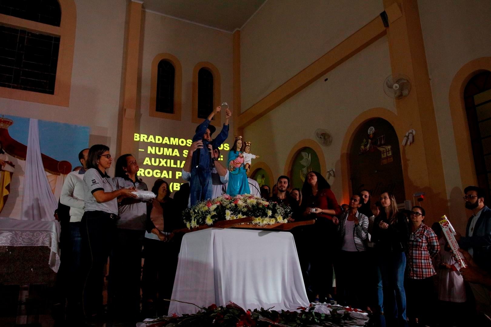 Ápice das comemorações do centenário do Hospital Nossa Senhora Auxiliadora foi marcado pela coroação de Maria Auxiliadora. Foto: Assessoria HNSA