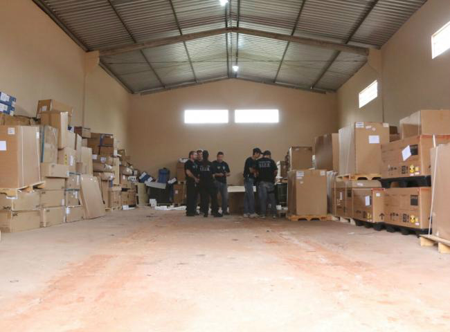 Equipamentos que estavam em cinco dos seis caminhões da quadrilha foram recuperados (Foto: Diogo Gonçalves)