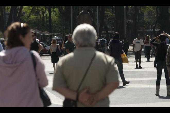 População deve continuar tomando sol, moderadamente, para elevar a imunidade - Marcelo Camargo/Agência Brasil