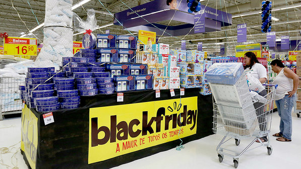 Descontos da Black Friday levam clientes ao Walmart de Osasco - Ricardo Matsukawa/VEJA.com