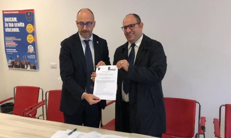 Reitor Marcelo Turine, da UFMS e o reitor Claudio Pettinari, da Università di Camerino (UNICAM). Foto: Divulgação da UFMS.