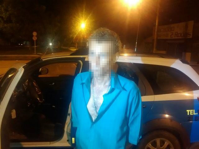 E.B.G., de 37 anos, conhecido no meio policial foi abordado e apreendido para averiguações, nesta madrugada (3). Foto: Rádio Caçula.