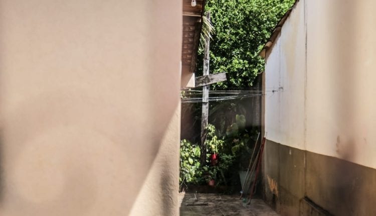 Casa em que adolescente foi encontrado morto em freezer.