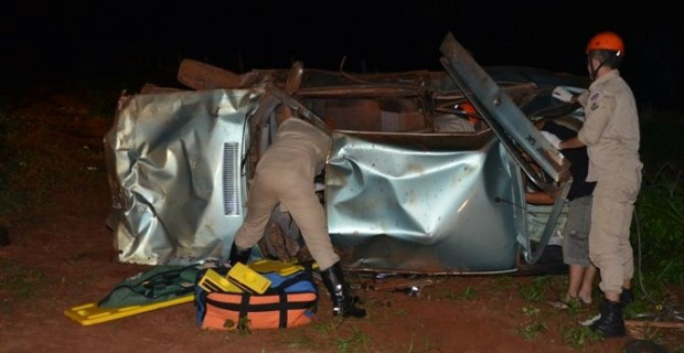 Vítima foi socorrida pelo Corpo de Bombeiros até hospital municipal (Foto: Ivi Notícias)