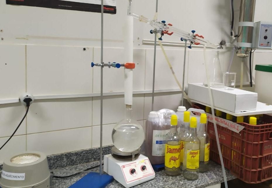 Cachaça, uísque e vodca apreendidos em MS viram álcool em gel contra coronavírus. Foto: Midia Max