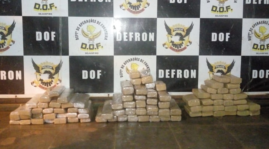 Ao todo, foram apreendidos 61 quilos do entorpecente distribuídos em vários volumes prensados. Foto: Assecom/DOF/Sejusp