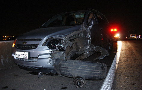 Reprodução - Por sorte a porta da condutora não foi atingida em cheio