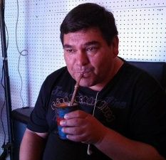 O radialista e jornalista Gerardo Seferino Servian Coronel trabalhava em uma rádio da fronteira (Foto: Reprodução Facebook.