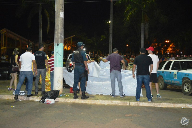 Jovem foi morto em praça no centro da cidade - Foto: Allison Silva/Edição MS