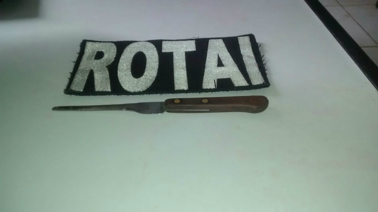 Segundo A.A.S (18), a faca foi utilizada para ligar o veículo. Foto: Rádio Caçula.