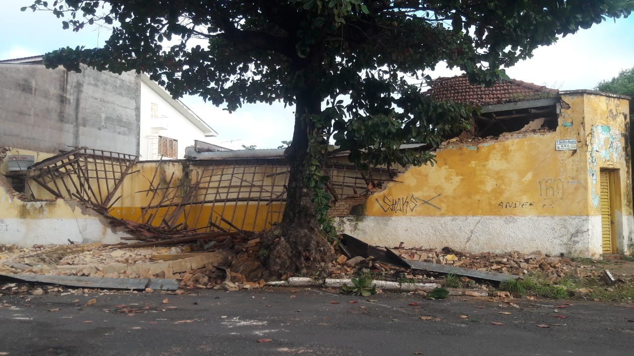 A edificação está entre as ruas Alfredo Justino e a Generoso Siqueira no Centro. Foto: Rádio Caçula/Fábio Campos