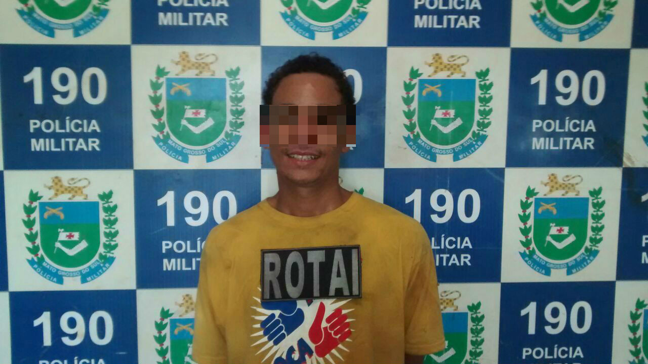 O autor do furto identificado como D.S.M (24), empreendeu fuga e invadiu uma residência próxima ao local para se esconder.Porém ele foi localizado pelos PMs e detido, e foi encaminhado ao DEPAC ( Delegacia de Pronto Atendimento Comunitário) para as devidas providências.