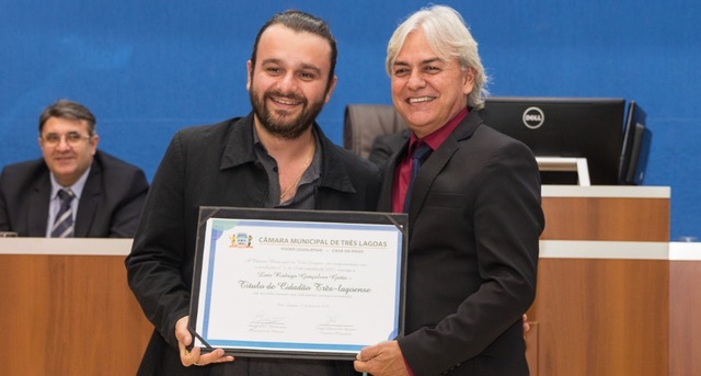 Dr. Luis Rodrigo Gatto, recebe título de cidadão três-lagoense - Foto: Divulgação / CMTL