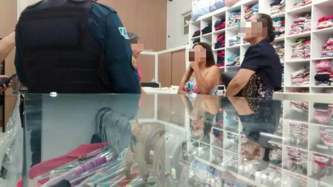 A Polícia Militar esteve no local para colher informações sobre o ocorrido. Foto: Rádio Caçula