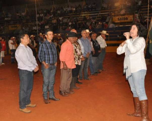 Prefeita Márcia Moura na abertua do III Rodeio de Arapuá