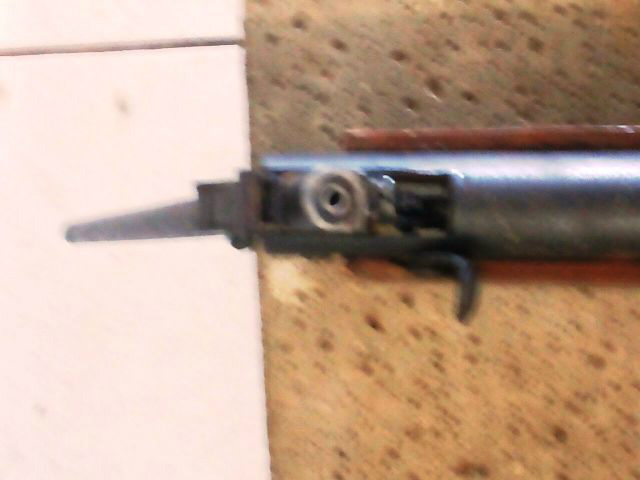 A arma de pressão foi preparada para receber calibre 22.