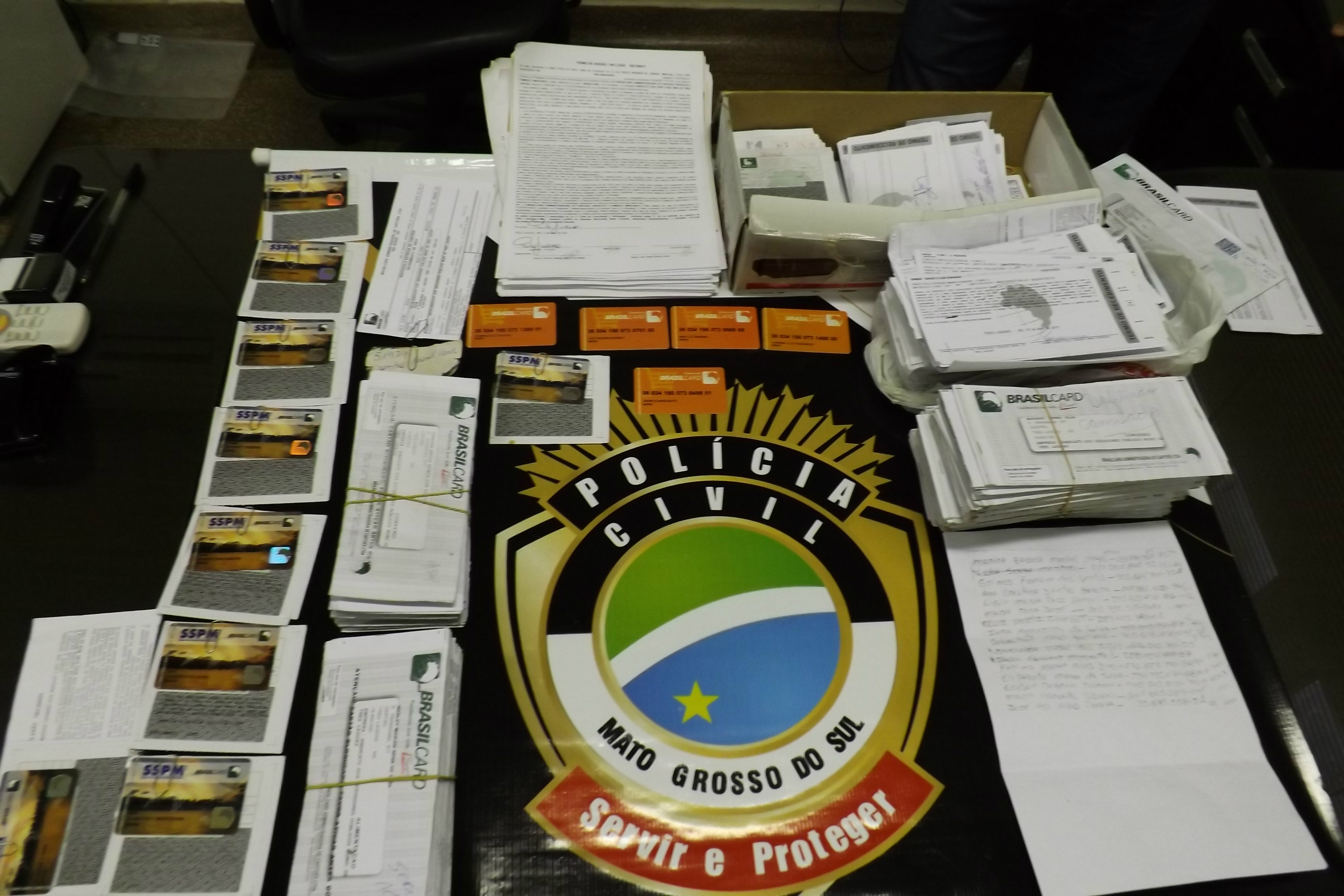 Cartões e documentos. Foto: Rádio Caçula