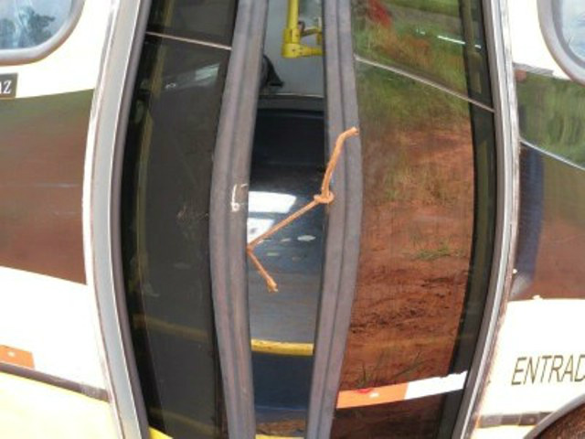 Precariedade dos ônibus escolares é visível. Fotos: MPF/MS