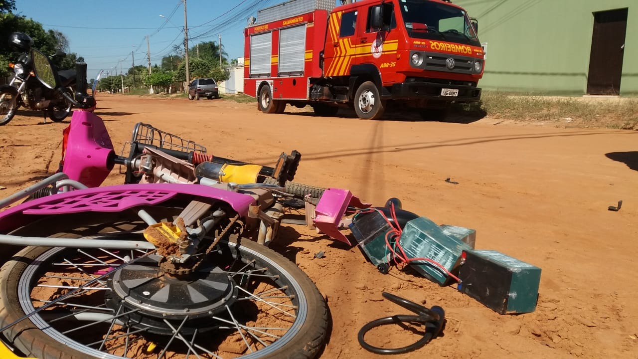 Acidente aconteceu na tarde desta quinta (6) e uma vítima foi encaminhada ao UPA com escoriações pelo corpo. Foto: Corpo de Bombeiros de TL.