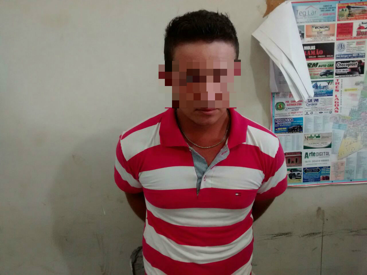 O jovem informou aos PMs que o entorpecente seria para consumo próprio. Foto: Rádio Caçula