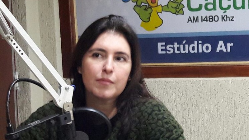 Simone deu entrevista, ontem, à Caçula FM. (Foto: Ana Carolina Kozara/CaçulaFM)