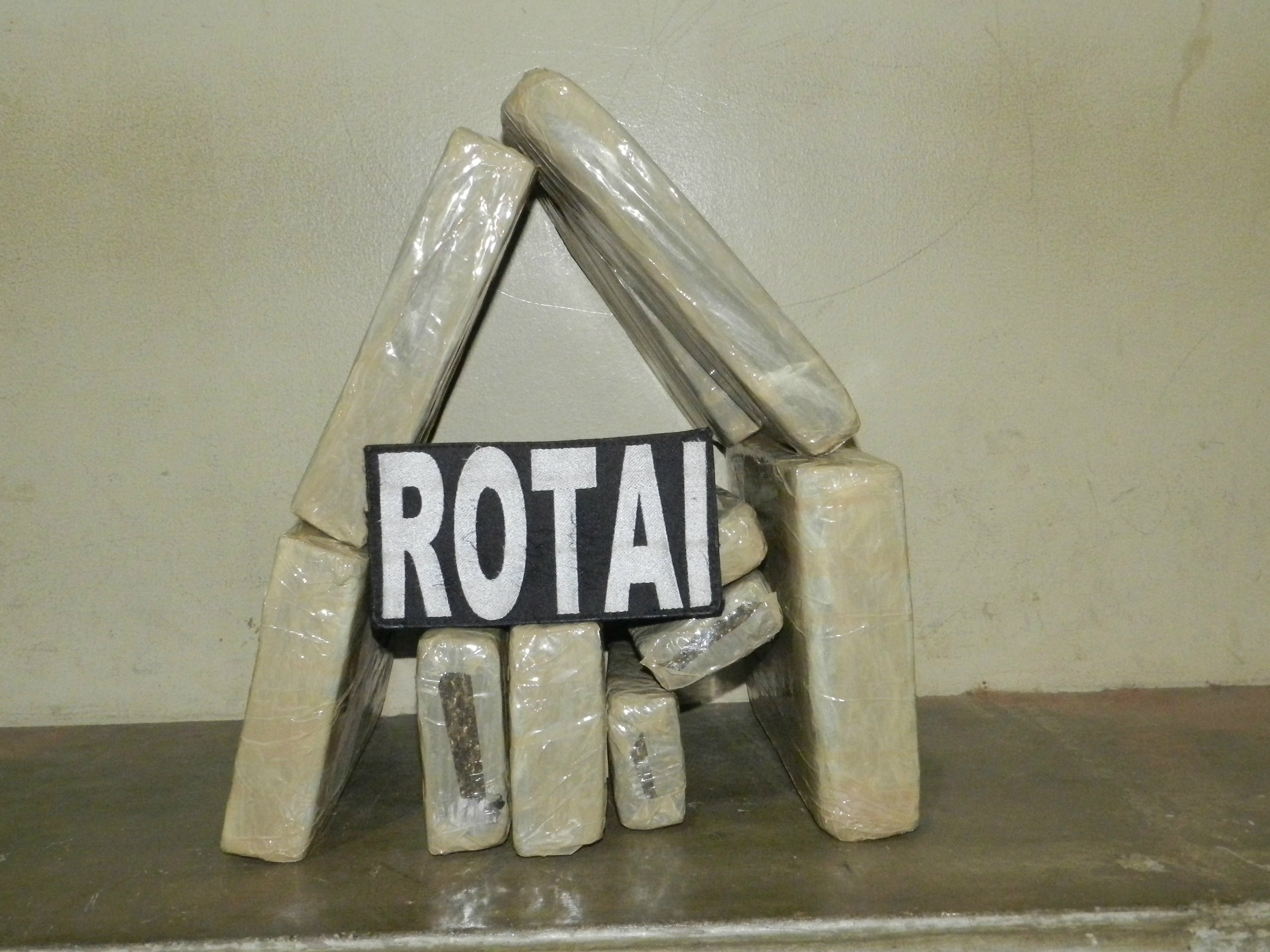 Drogas encontradas com a jovem. Foto: Rádio Caçula