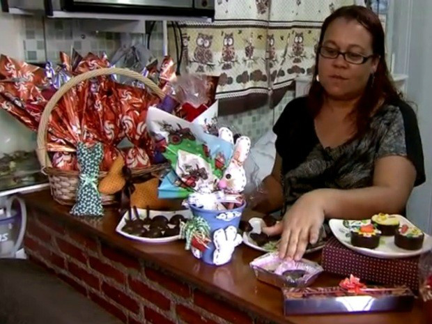 Mãe de Gabriel aceita encomendas para a Páscoa em Santos e região, SP (Foto: Reprodução / TV Tribuna)