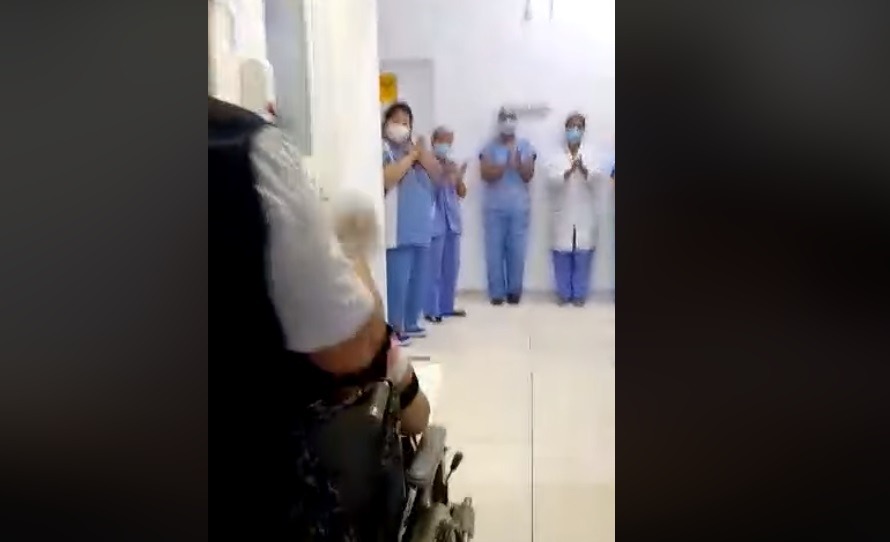 Alta hospitalar da paciente de Três Lagoas curada da Covid-19. Foto: Reprodução/Facebook.
