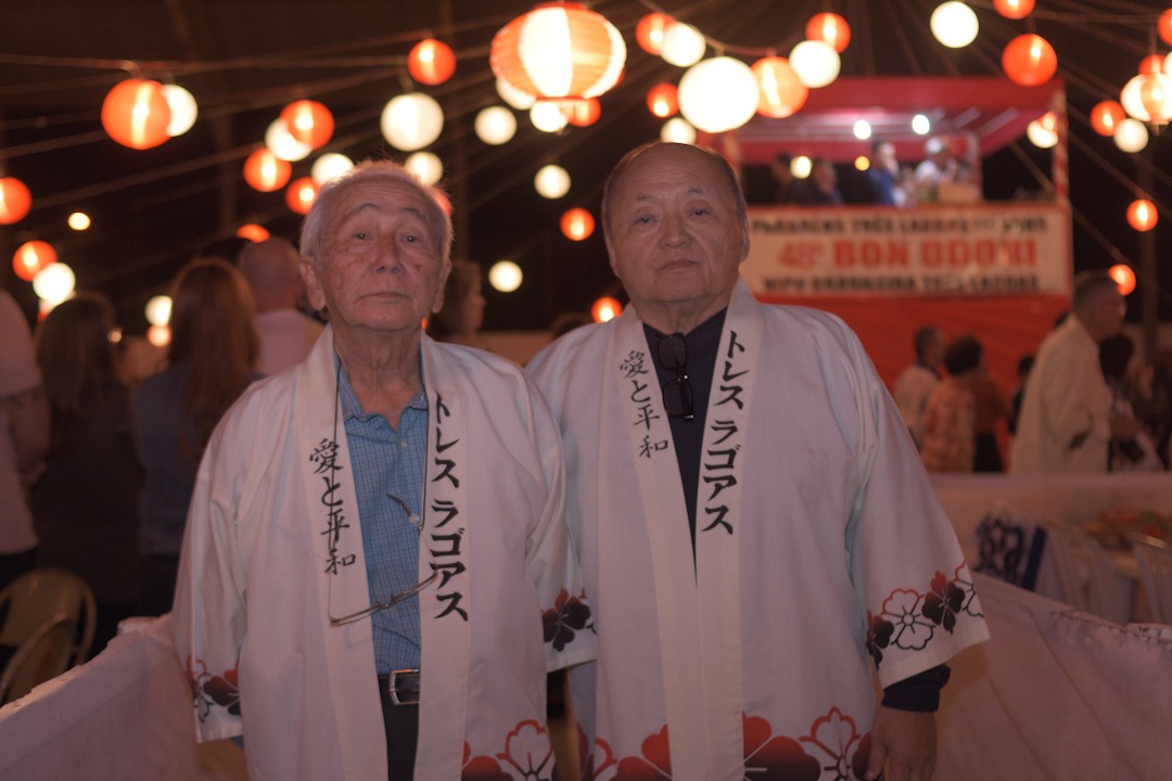 Membros da diretoria da Associação Nipo Brasileira recebem a população na 48º da Festa do Bon Odori. Foto: Rádio Caçula/Rafael Douglas