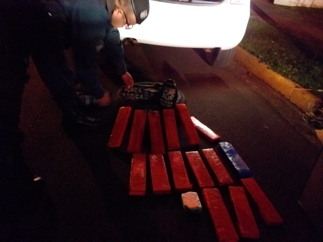 A apreensão dos entorpecentes e a prisão dos suspeitos ocorreu na noite deste domingo (9). Foto: Divulgação