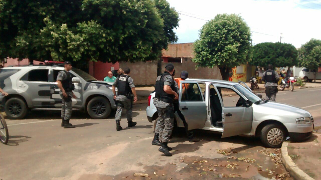 Momento da abordagem (Foto Rádio Caçula)