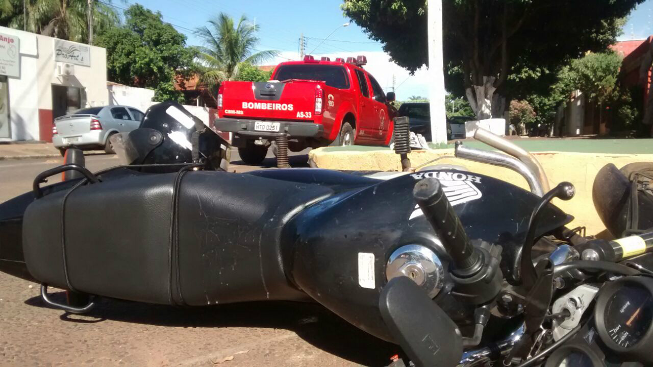 Acidente é registrado na área central de Três Lagoas (MS) na tarde desta quinta-feira (12). Foto: Rádio Caçula