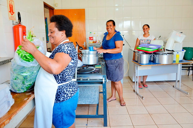 Segundo o Programa Nacional de Alimentação Escolar, 30% dos recursos para a merenda devem ser comprados da agricultura familiar. Foto: Divulgação