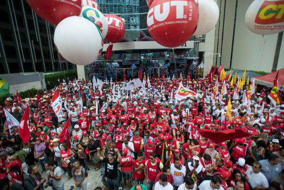 Ato pelo Dia Nacional de Luta reúne centenas de pessoas na Avenida Paulista. Foto: Agência Brasil