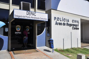 Polícia investiga colisão entre motos na Avenida Afonso Pena, que resultou na morte de jovem (Foto: João Garrigó)