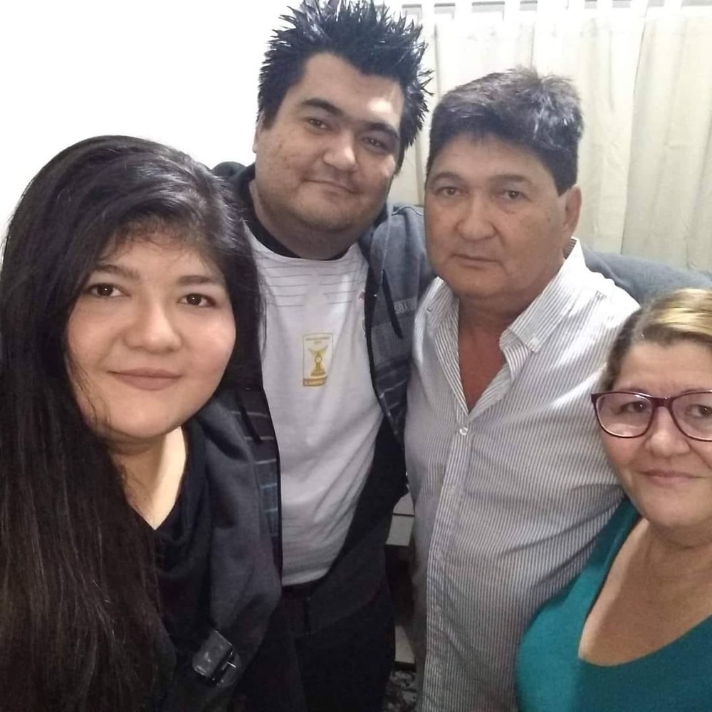 Família foi infectada pela Covid e os pais e irmão de Súzan faleceram em intervalo de 8 dias — Foto: Redes Sociais/Reprodução