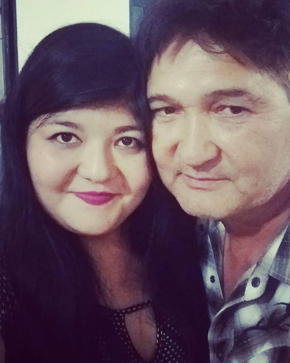 Súzan disse que o pai tinha muito medo da doença e estava se cuidando, assim como toda a família — Foto: Redes Sociais/Reprodução