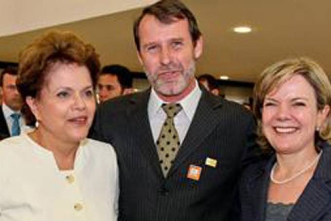 A então presidente Dilma Rousseff, o assessor Eduardo Gaievski e a então ministra Gleisi Hoffmann - Divulgação/VEJA