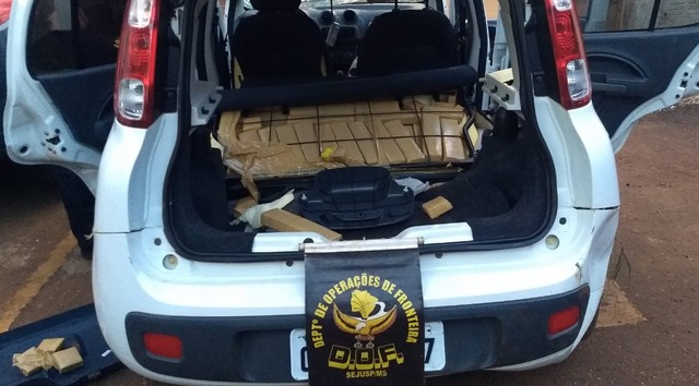 Quase 200 kg de maconha foram encontrados no veículo capotado e abandonado. Foto: Divulgação/DOF