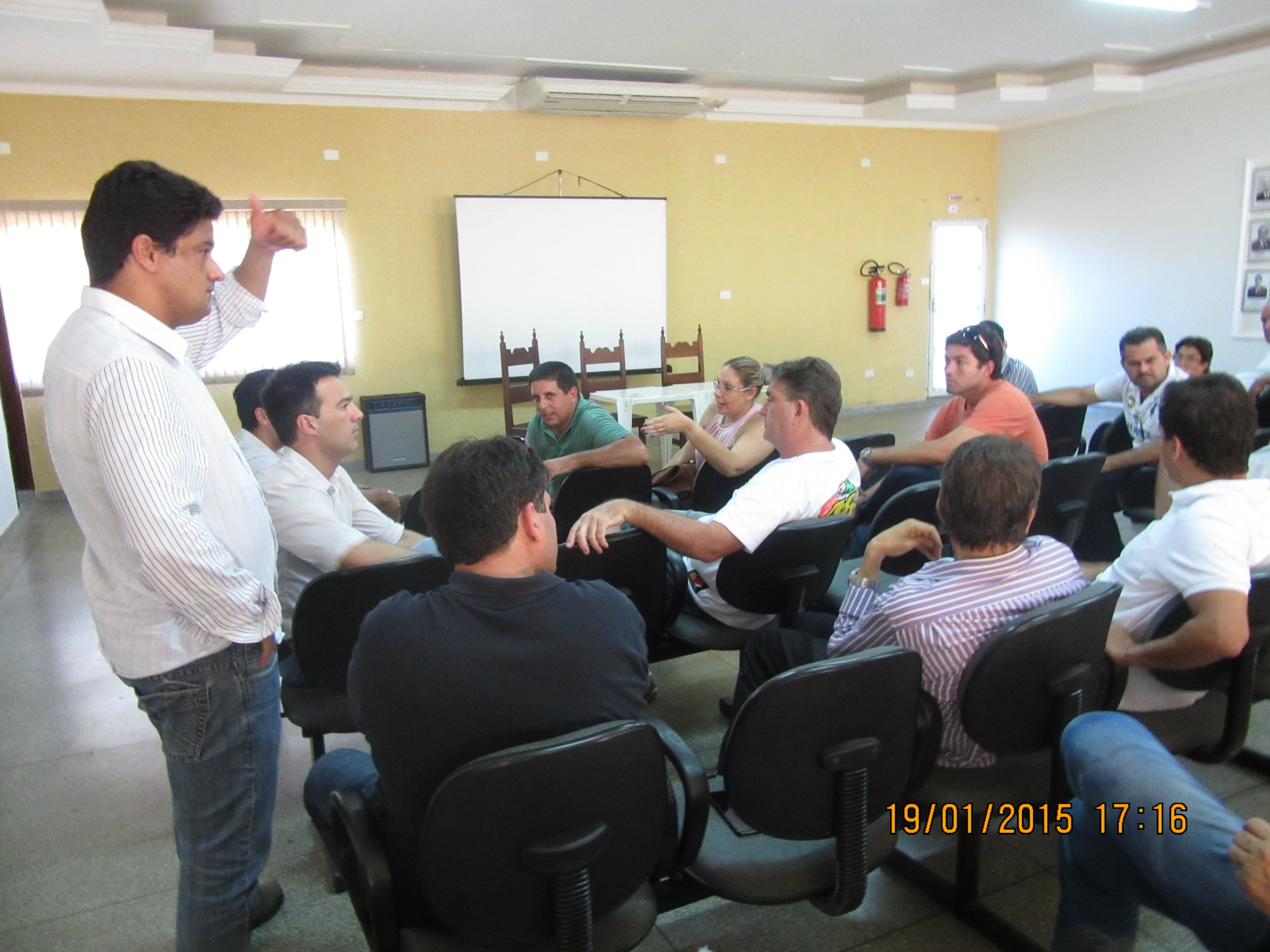 Empresários de Três Lagoas chegaram a interditar BR em 2015 para chamar atenção das autoridades sobre dívidas deixadas pela UFN III. Foto: Rádio Caçula