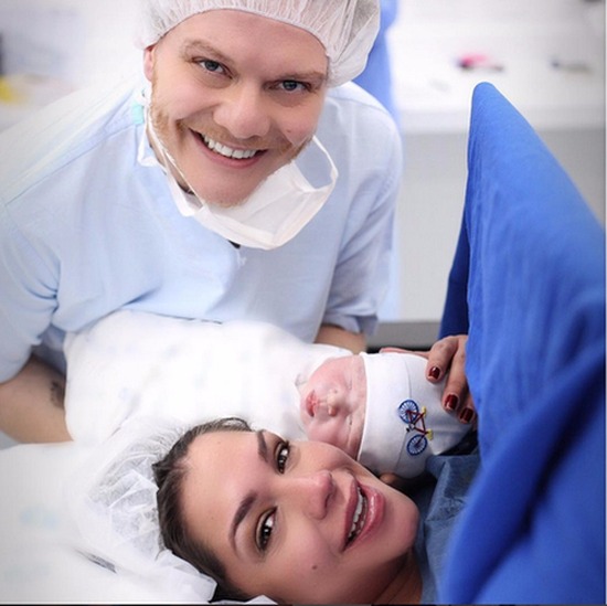 Michel Teló e Thais Fersoza com o filho Teodoro (Foto: Reprodução/Instagram/Thais Fersoza)