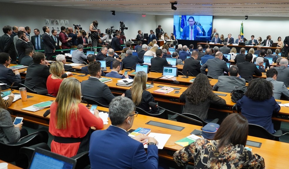 Parecer do deputado Samuel Moreira foi apresentado nesta quinta-feira em comissão especial da Câmara. Texto ainda precisa ser votado no colegiado e no plenário da Casa antes de ir ao Senado. Foto: G1.