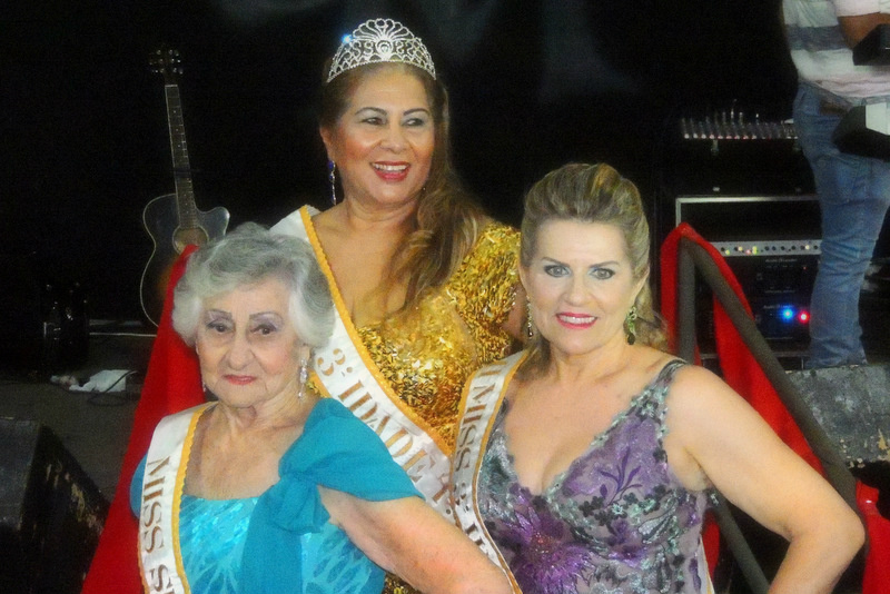 Miss Simpatia Antonia Branco de Almeida(vestido azul),ao lado vencedora do concurso Nirse Alves de Oliveira em segundo lugar Neuza Oliveira Moreno.Foto:Victor Santos