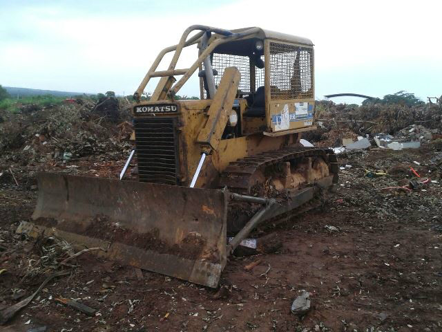 Máquina utilizada para empurrar os entulhos no 